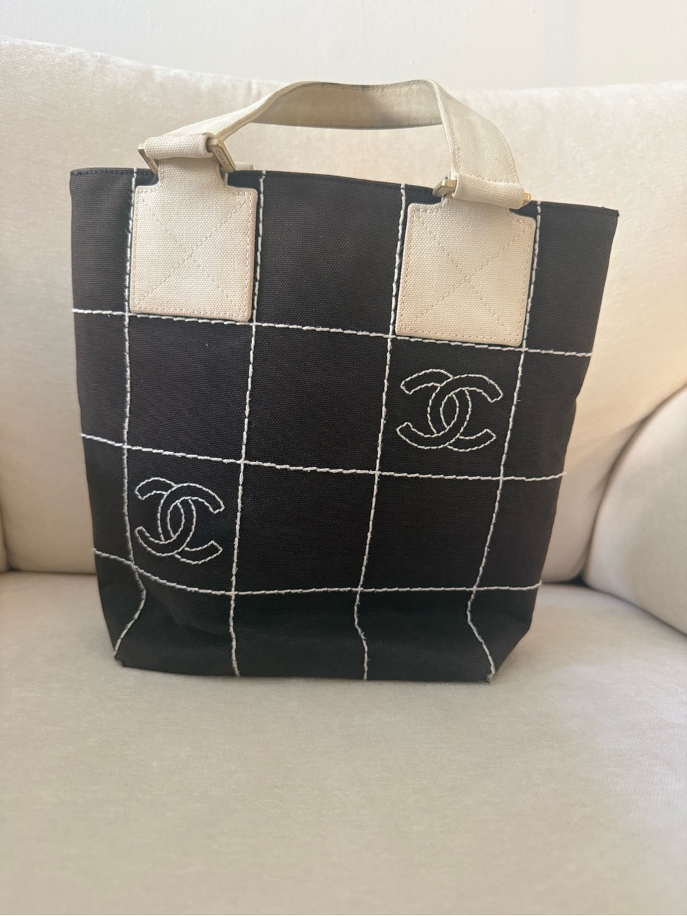 CHANEL Black Tote with Cream Handles and Grid Stitch - Picture 3 of 4